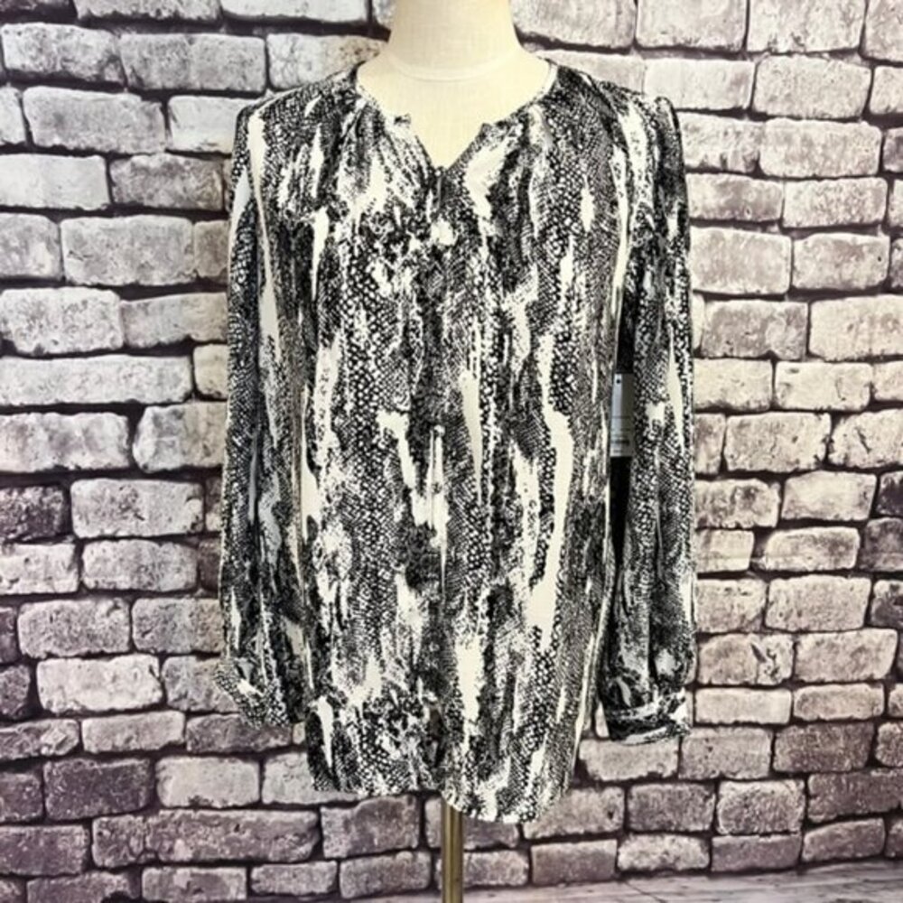 Nine West NWT Long Sleeve Button Down Blouse Size M